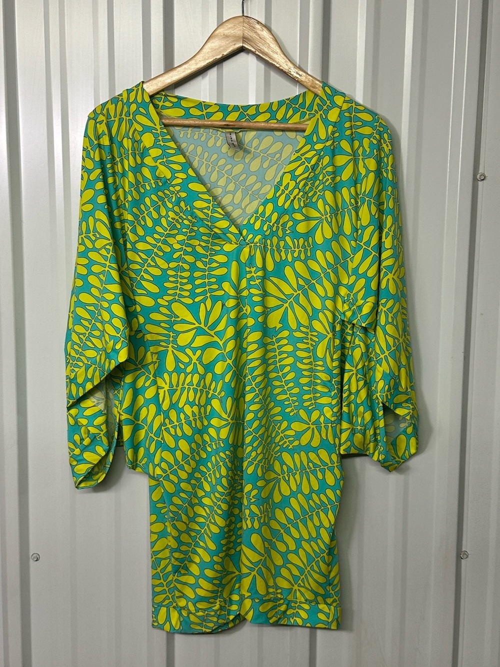 Trina Turk Trellis V-Neck Tunic Swim Cover-Up Dress Resort Chic Caftan Style